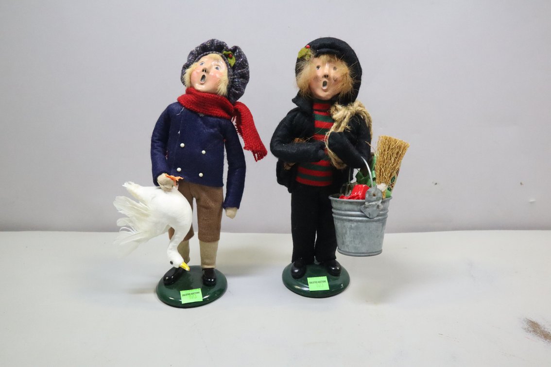 Byers' Choice Carolers