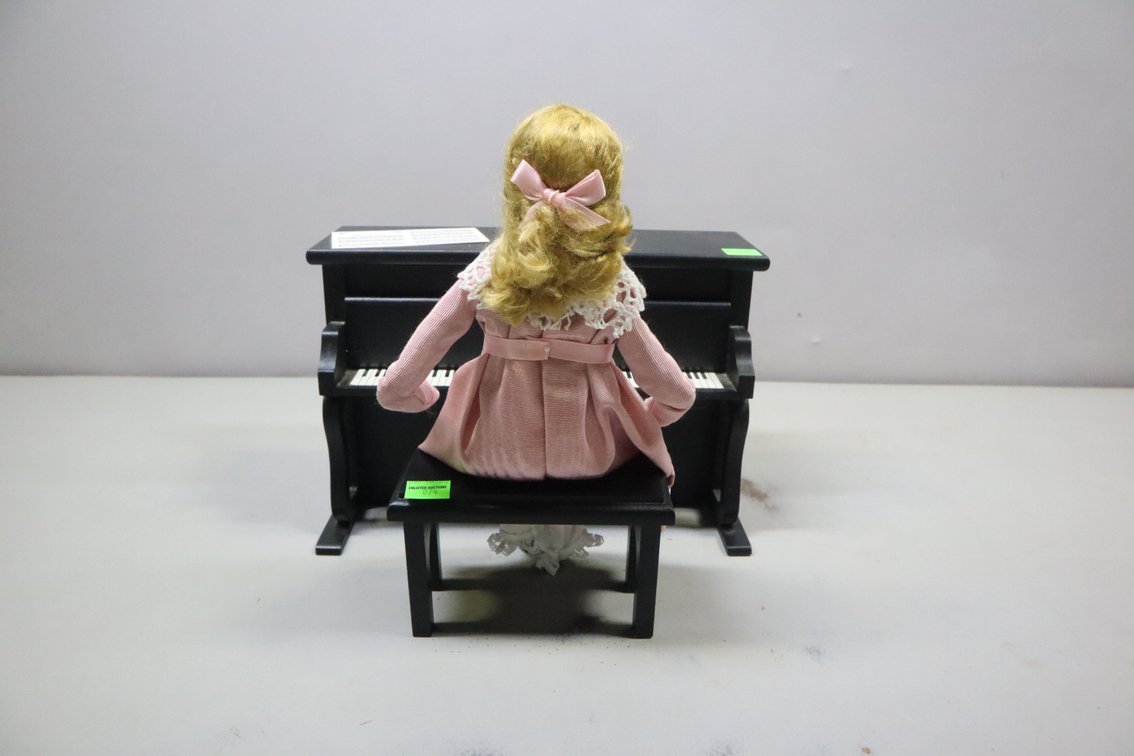 Byers' Choice Piano Player