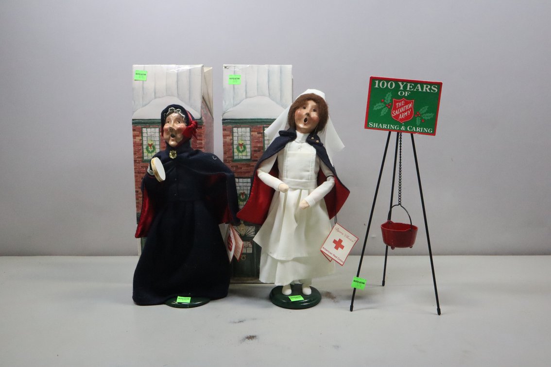 Byers' Choice Carolers