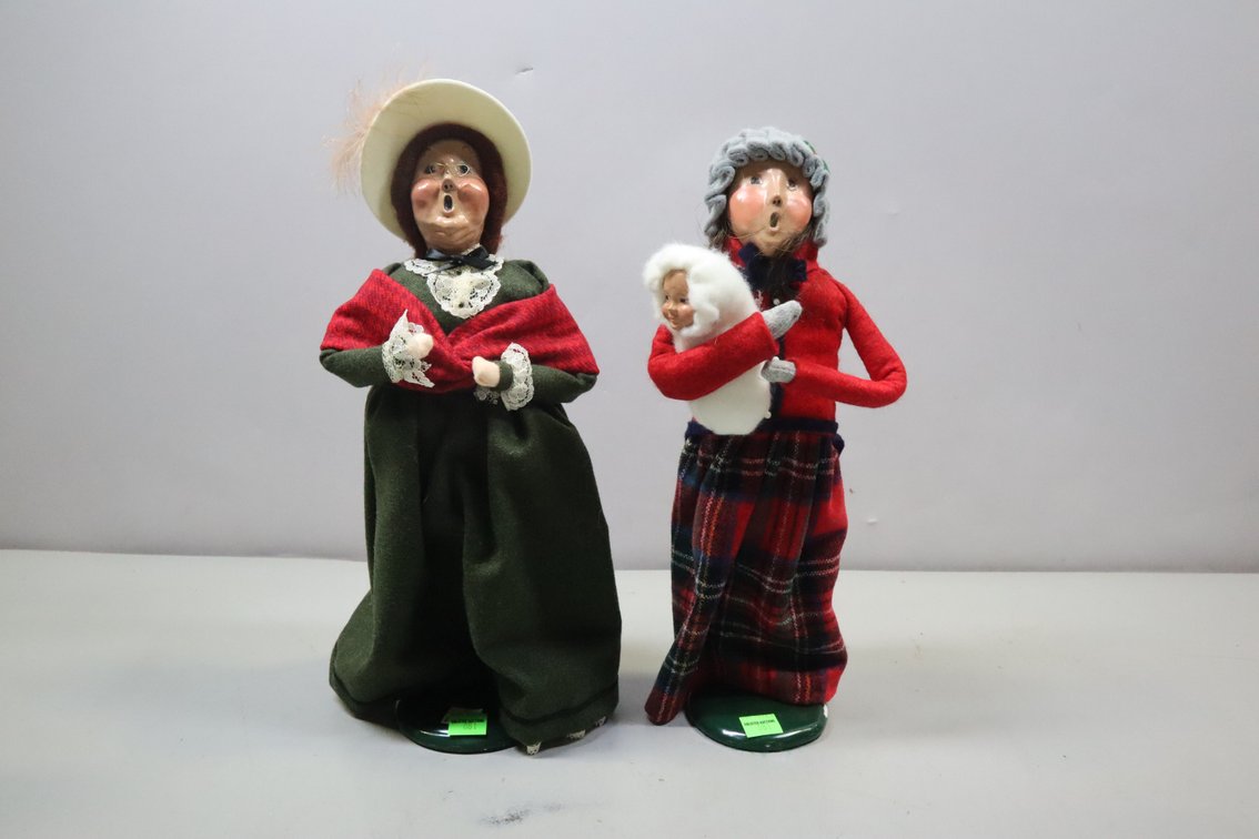 Byers' Choice Carolers