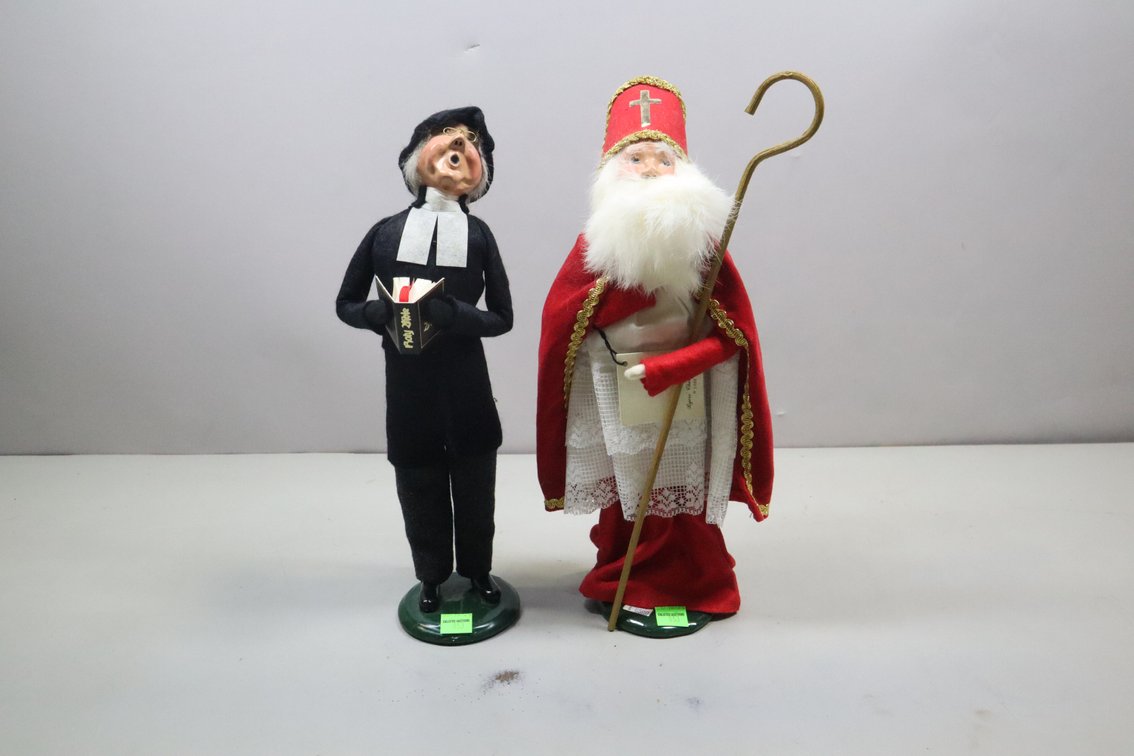 Byers' Choice Carolers