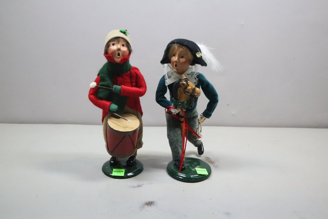 Byers' Choice Carolers