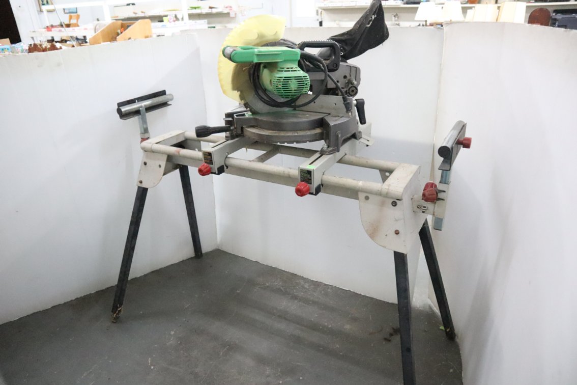 Hitachi 10-Inch Compound Miter Saw With Stand