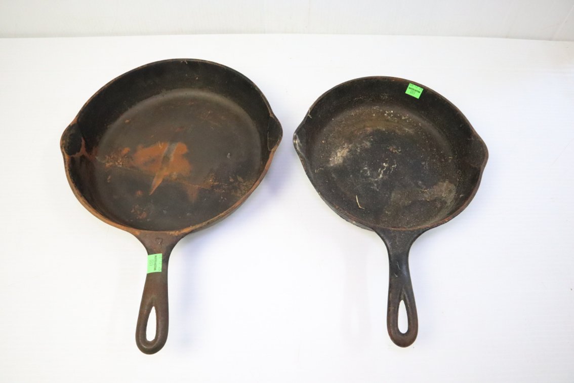 Pair of Wagner Ware Cast Iron Skillets