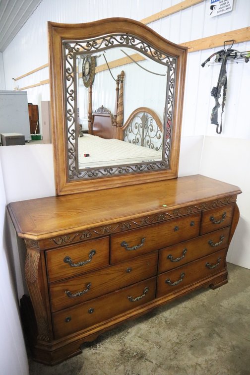 Dresser With Mirror