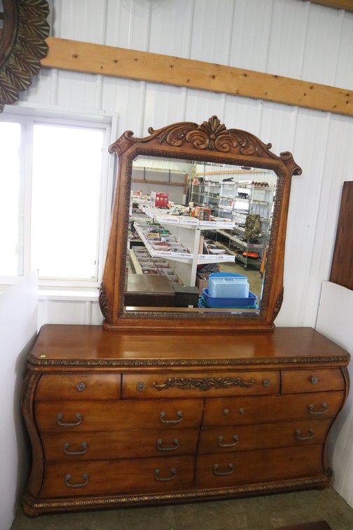 Dresser With Mirror