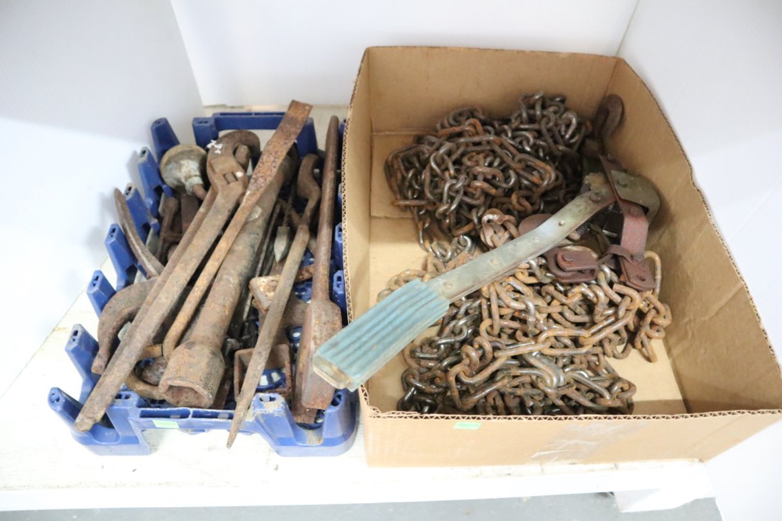 Pair of Tire Chains, Antique Tools, Hand Winch