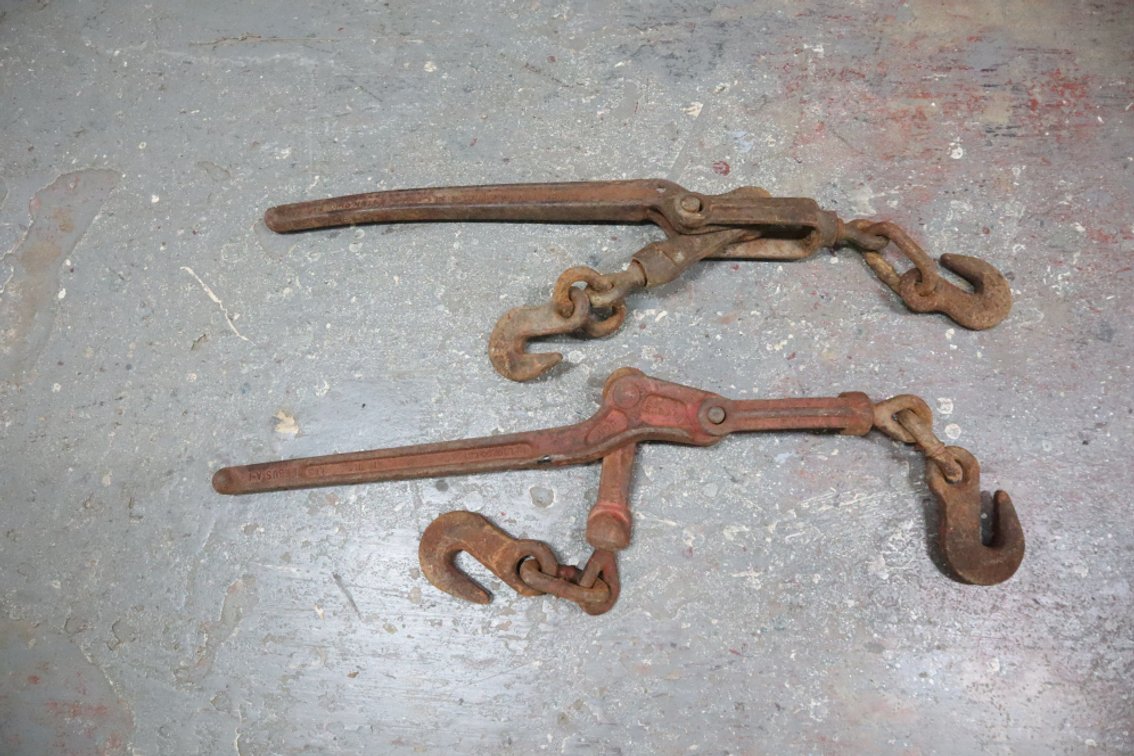 Pair of Chain Binders