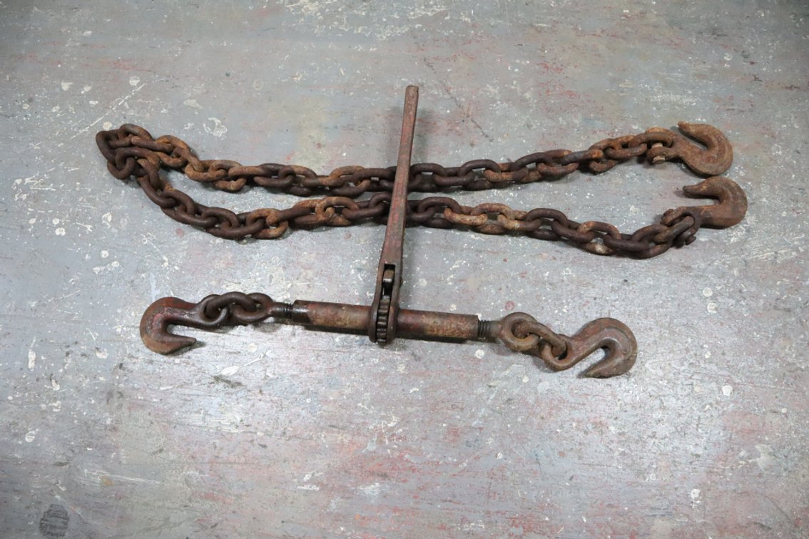 Ratcheting Chain Binder With Heavy Duty 7' Chain