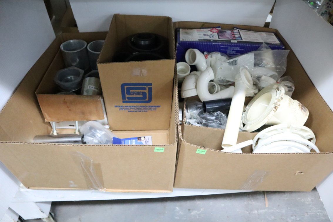 Plumbing Supplies Large Threaded Couplers