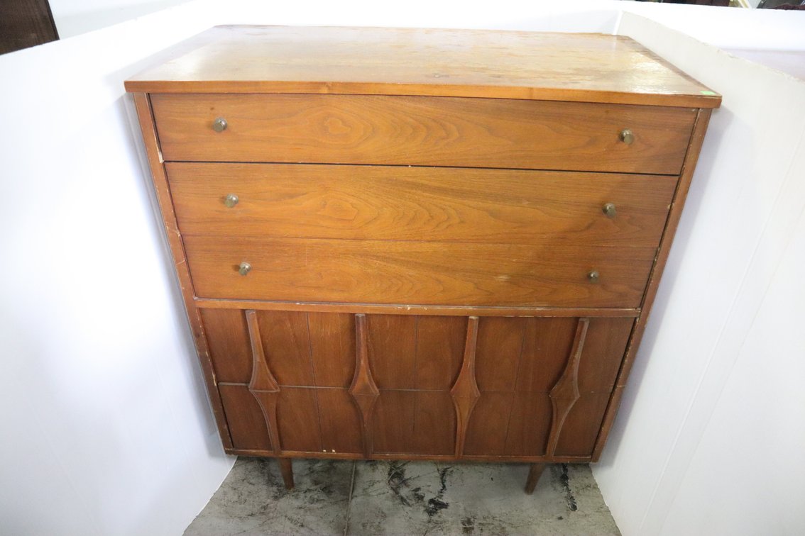 MCM Dresser
