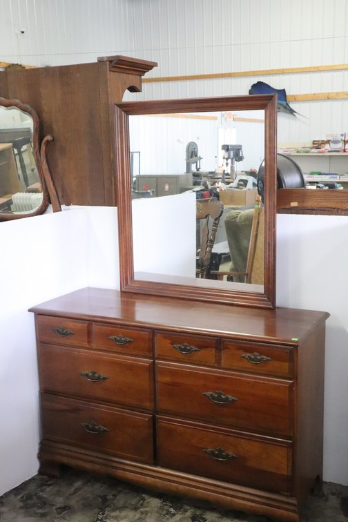 Dresser With Mirror
