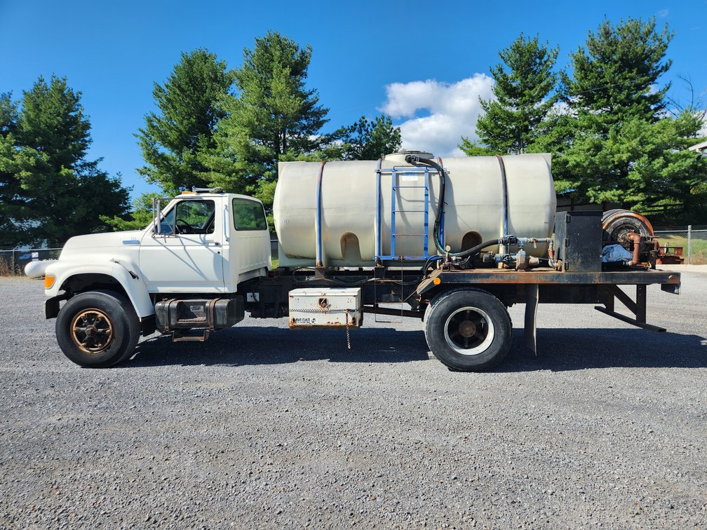 1996 Ford F800 Liquid Feed Truck
