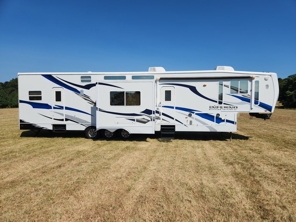 2009 KZ Inferno Blizzard Edition Toy Hauler Travel Trailer