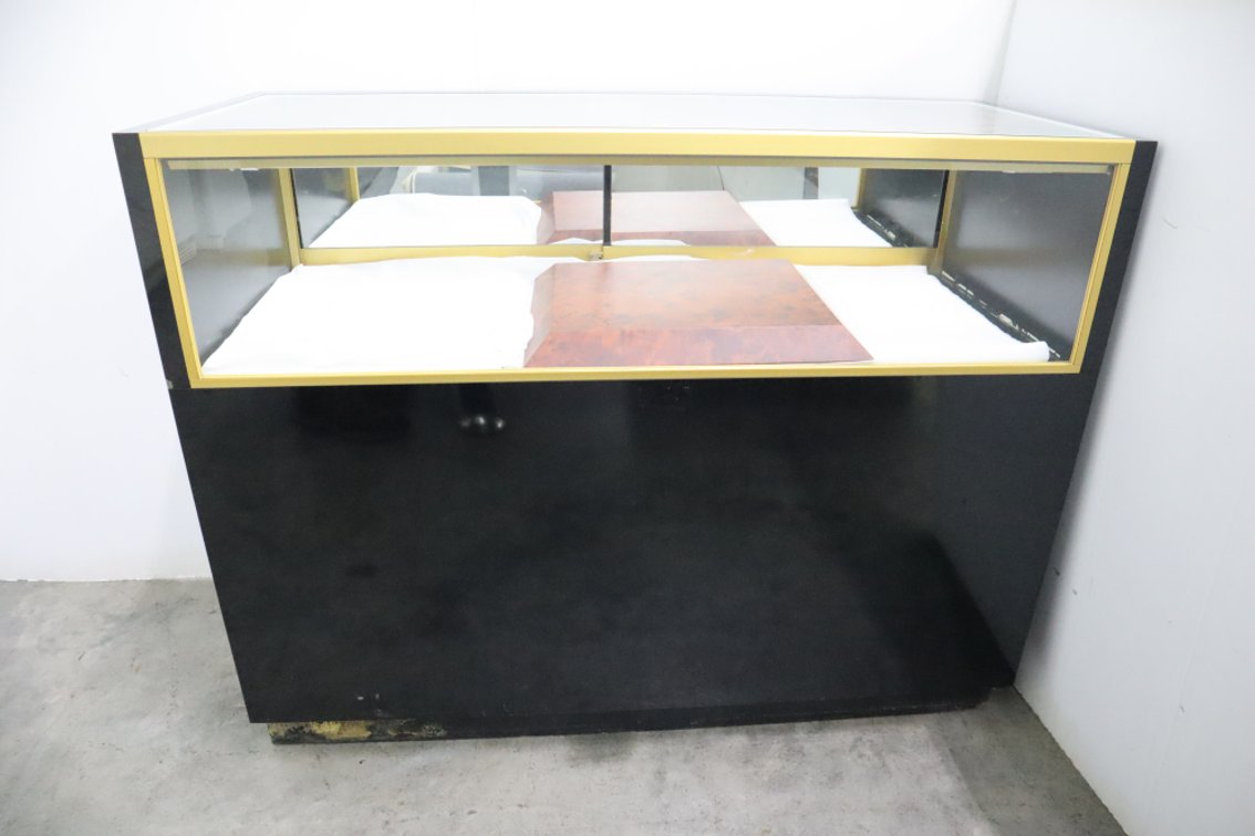 Glass Showcase Counter, No Key