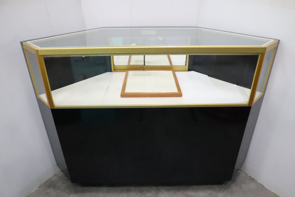 Glass Showcase Counter, No Key