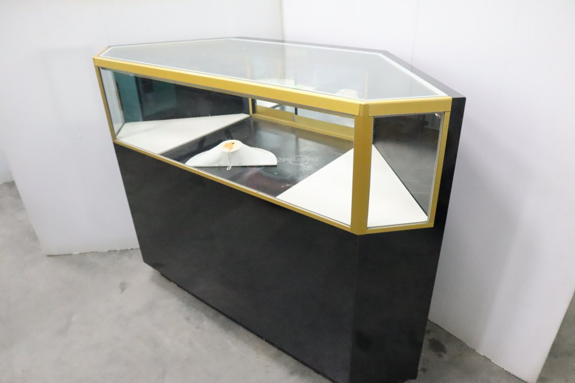 Glass Showcase Counter, No Key