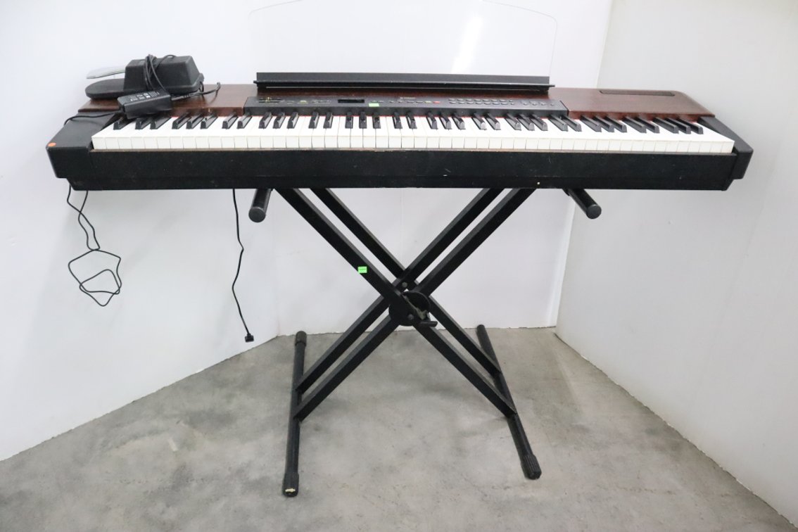 Yamaha Keyboard With Stand