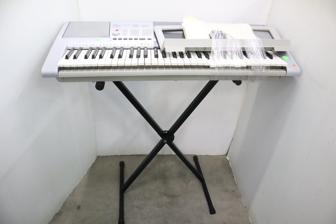 Yamaha Keyboard With Stand