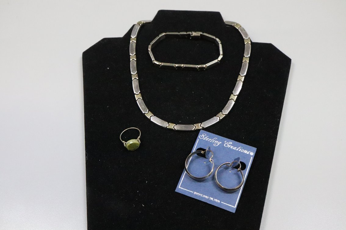SS 17" two tone necklace with matching bracelet, SS hoop earrings, wire wraped ring with green stone