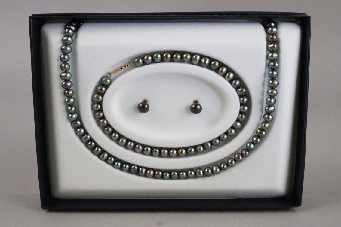 10k 18" Grey freshwater cultured pearl necklace with 7.5" matching bracelet and stud earrings