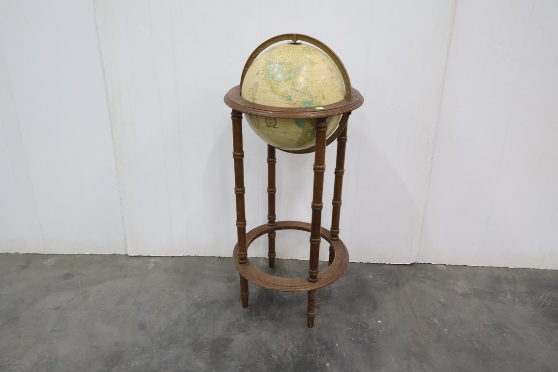 Globe Stand
