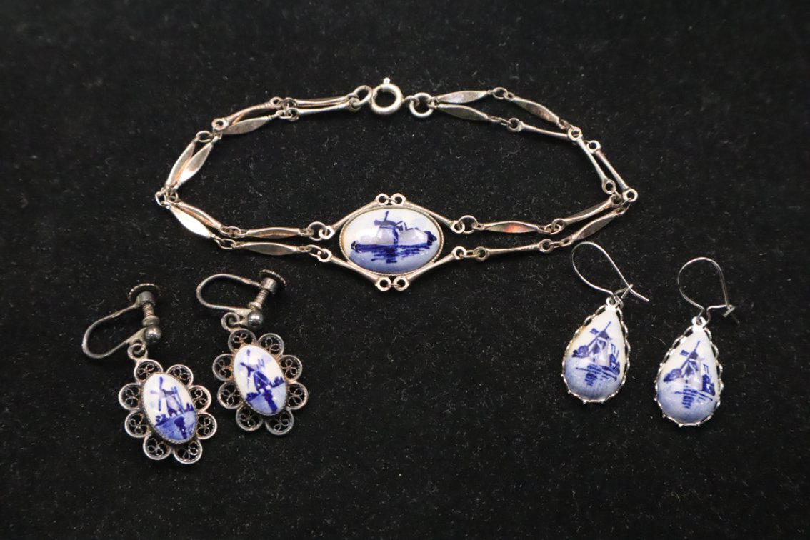Delft Dutch Jewelry Set