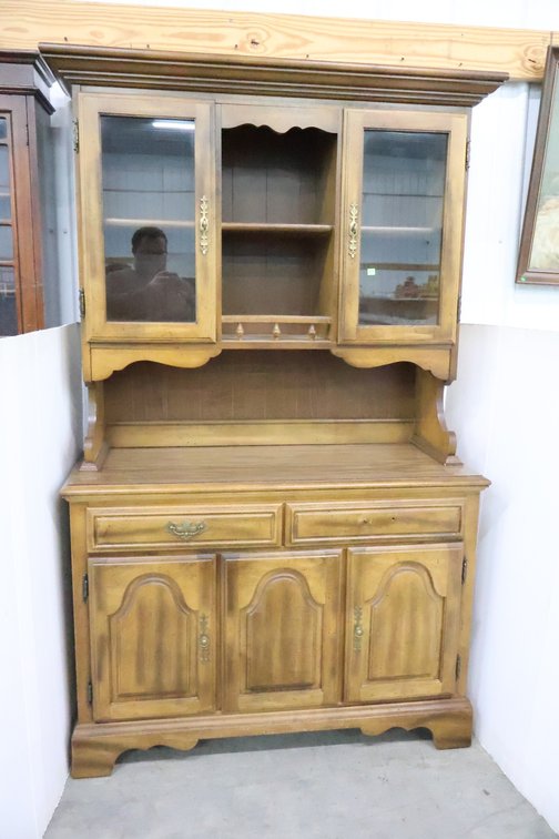 American Drew Kitchen Hutch
