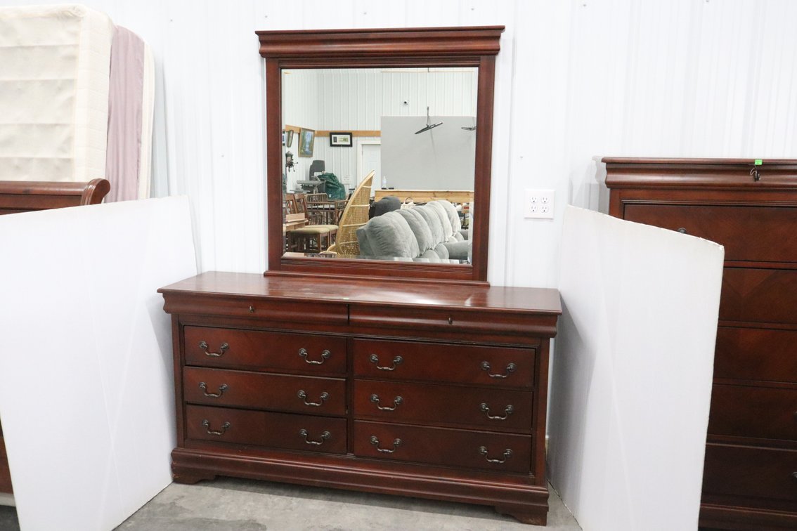 Klaussner Dresser