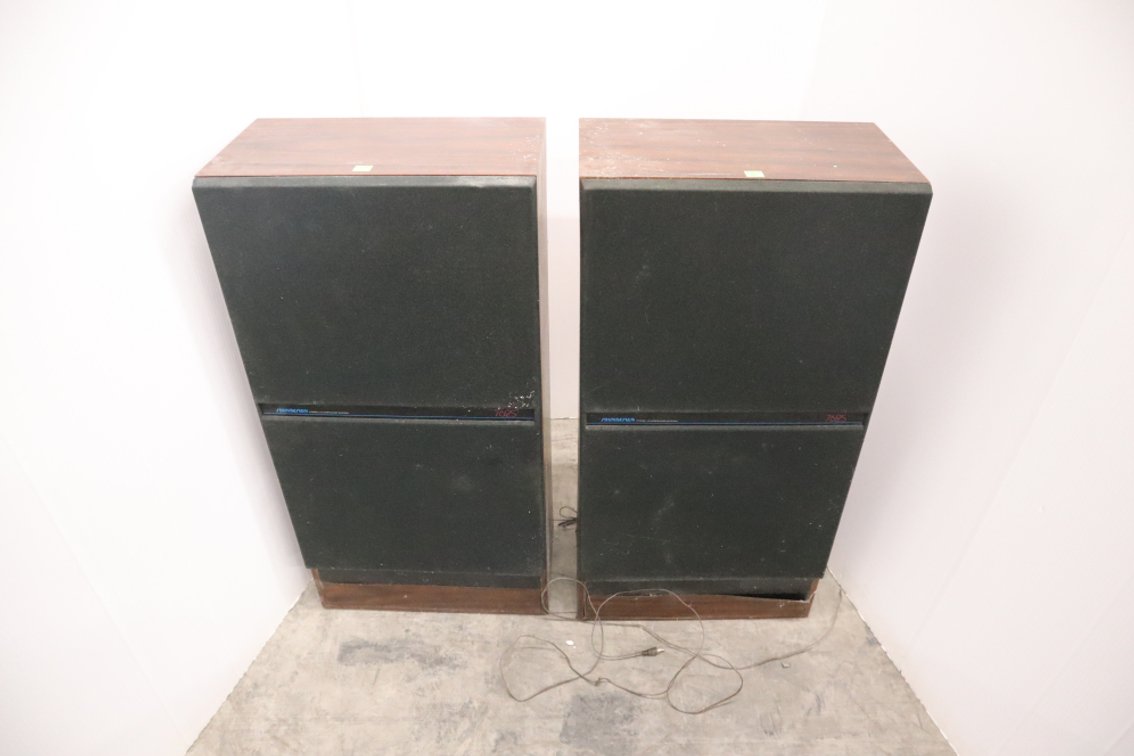Sound Design Floor Speakers