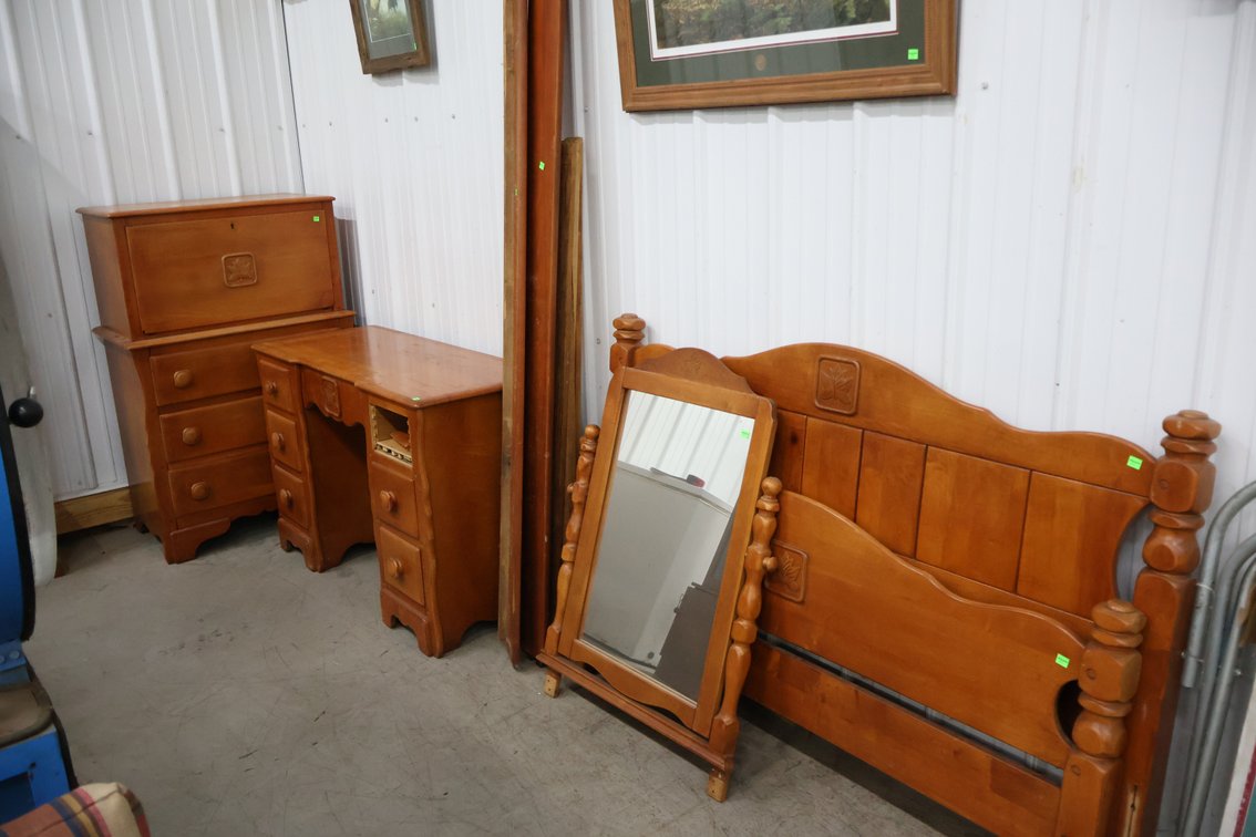Maple Bedroom Set