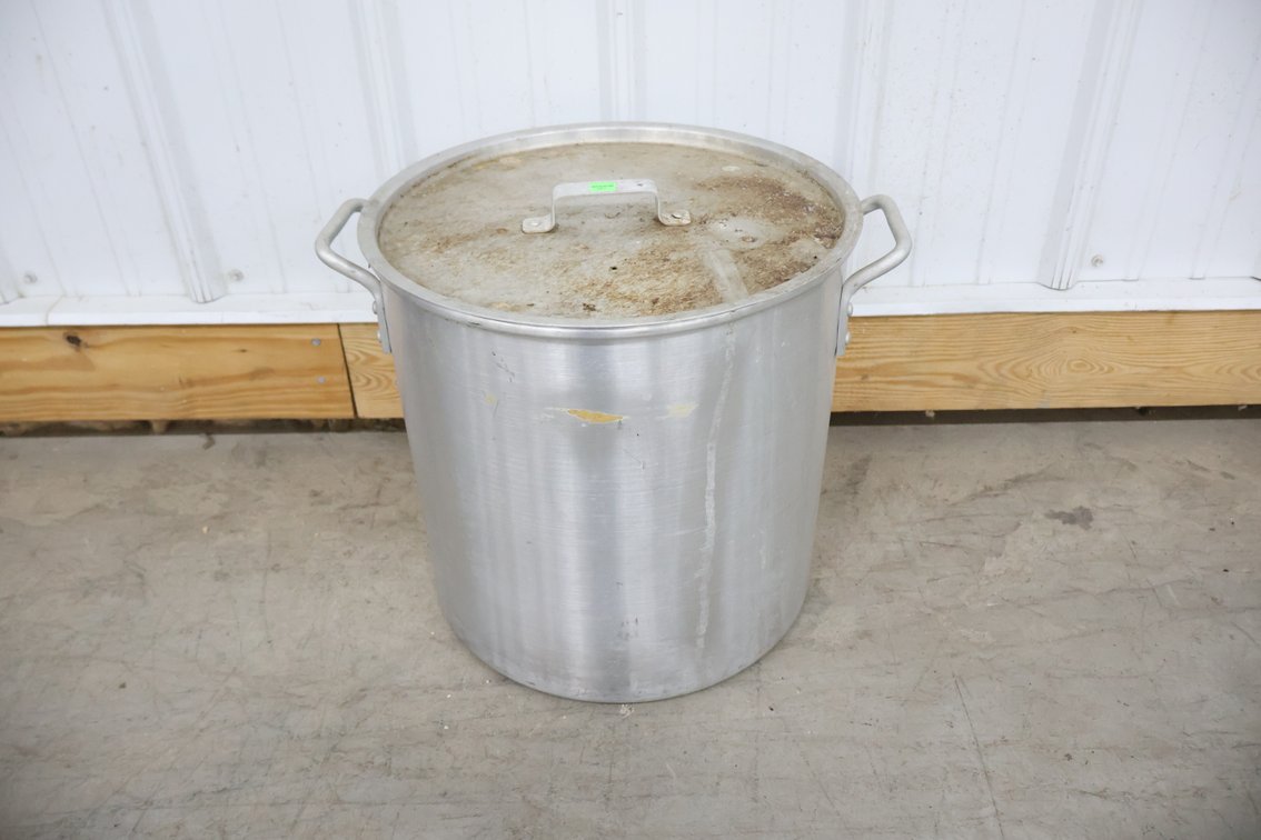 Large Steaming Pot