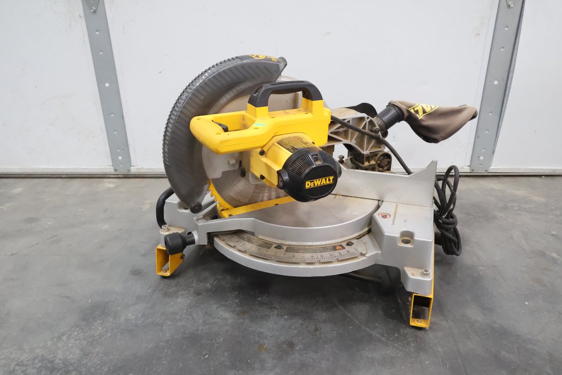 Dewalt Compound Miter Saw