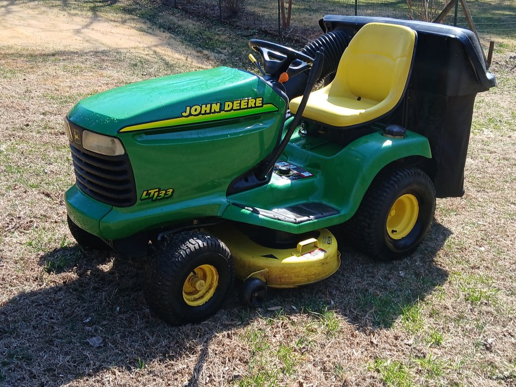 John Deere LT133 Mower
