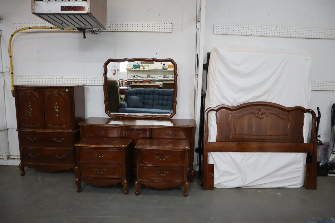 French Style Bedroom Furniture Set