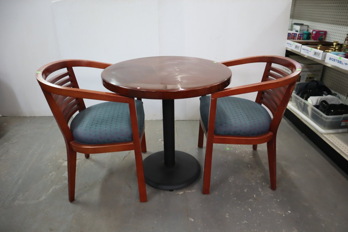 Round Pedestal Table With Armchairs