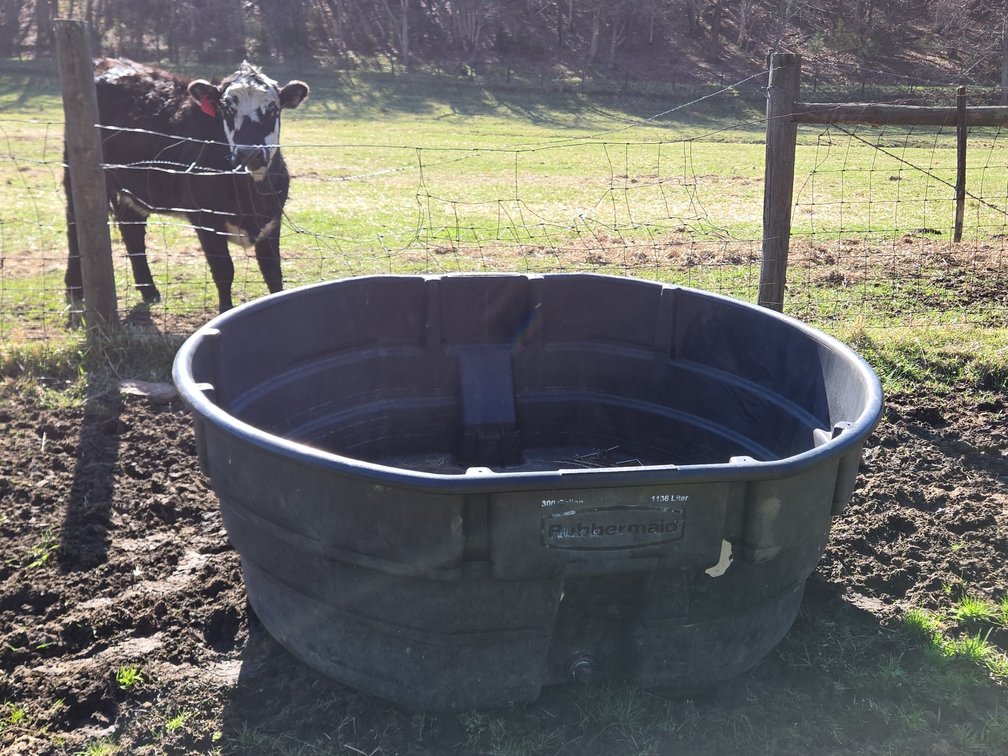 300 gal Rubbermaid water tank