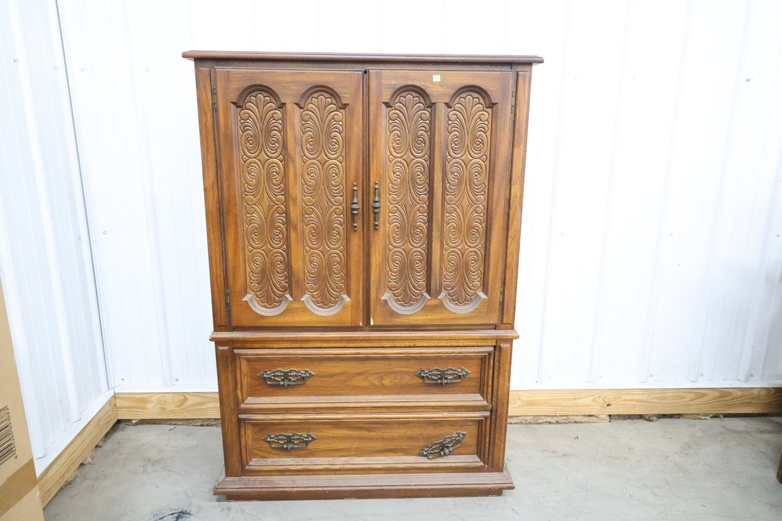 Wardrobe Chest