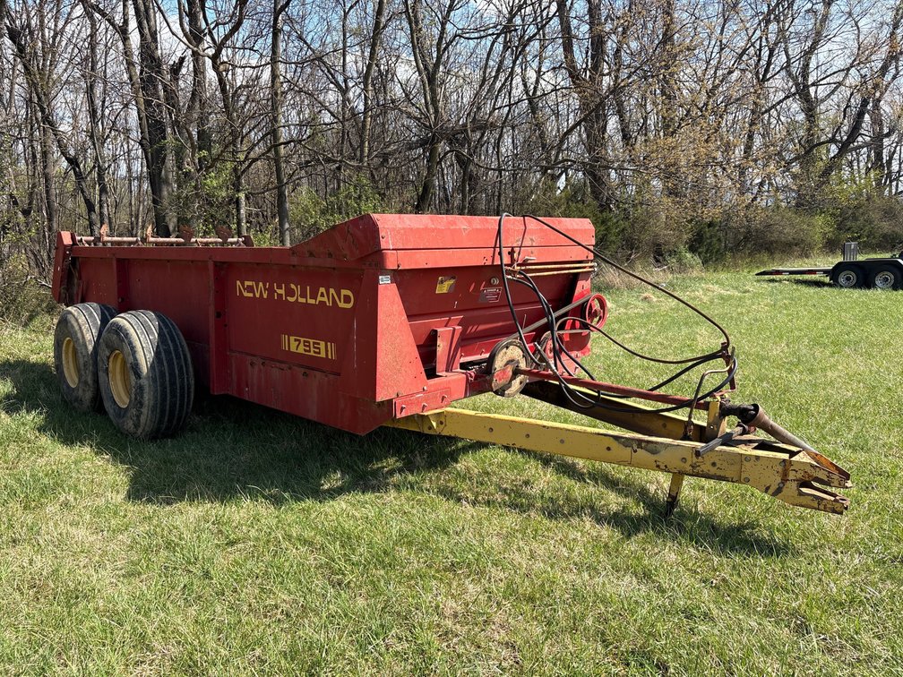 New Holland 795 Manure Spreader