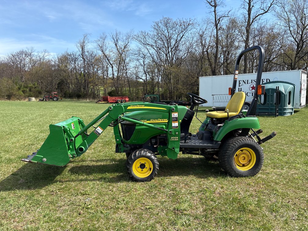 John Deere 2305 Hydrostatic Tractor