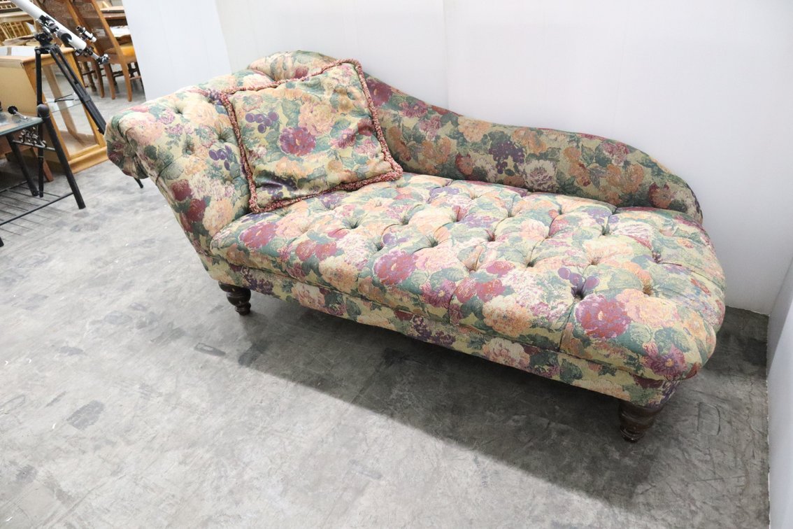 Chaise Lounge