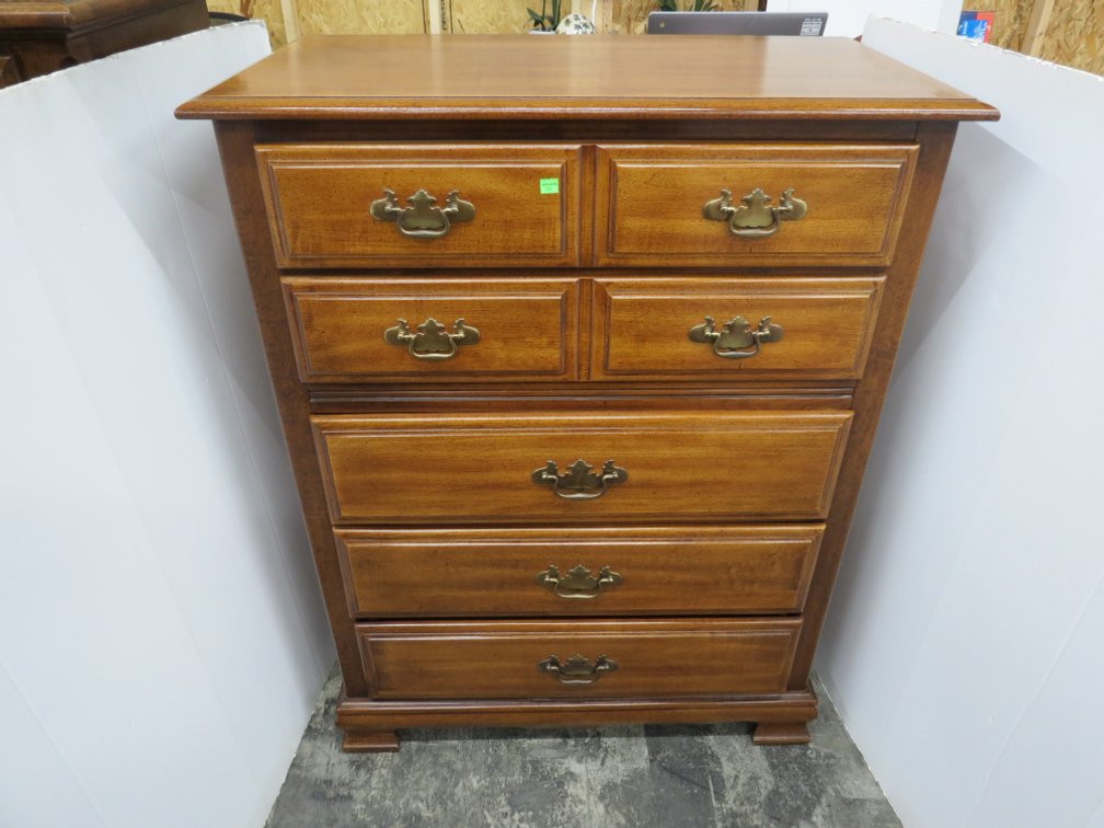 Young Hinkle Chest of Drawers