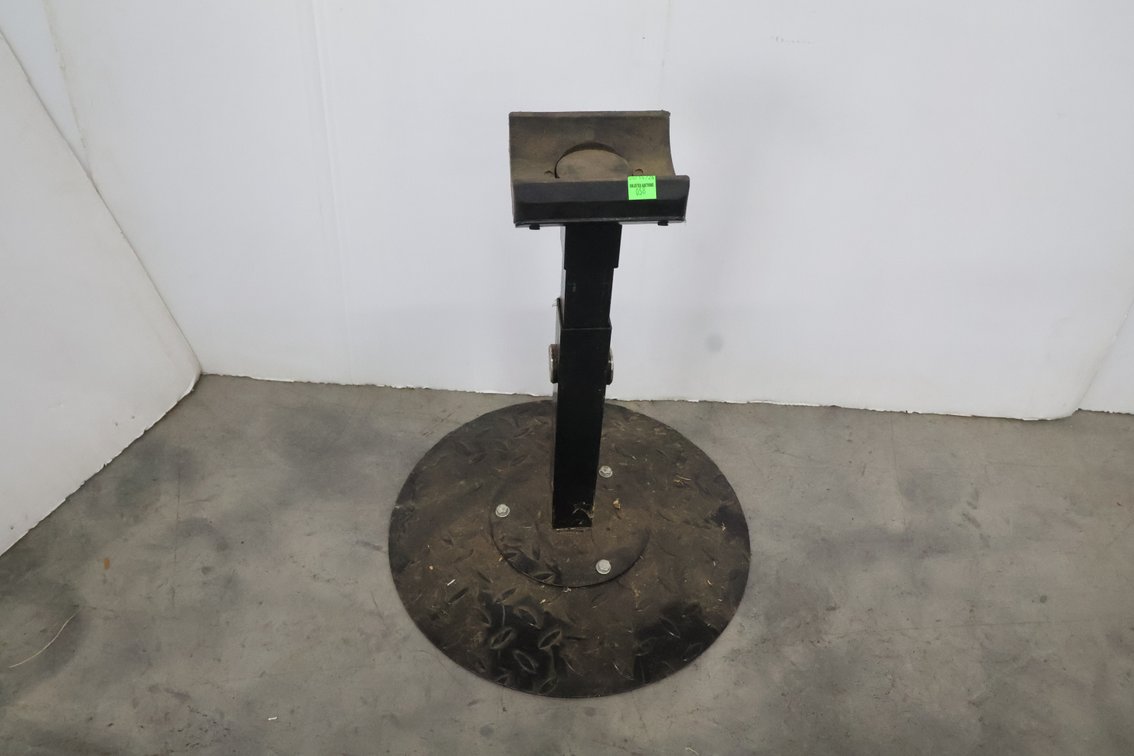 Adjustable Farrier Stand