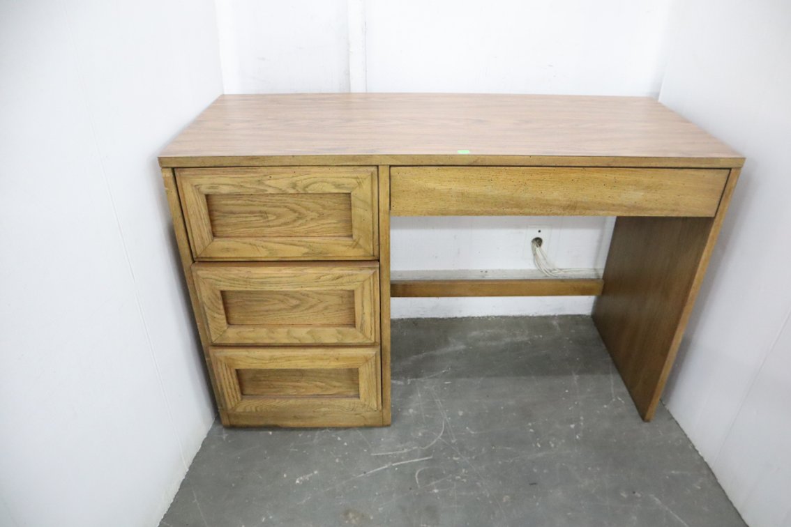 Kneehole Desk