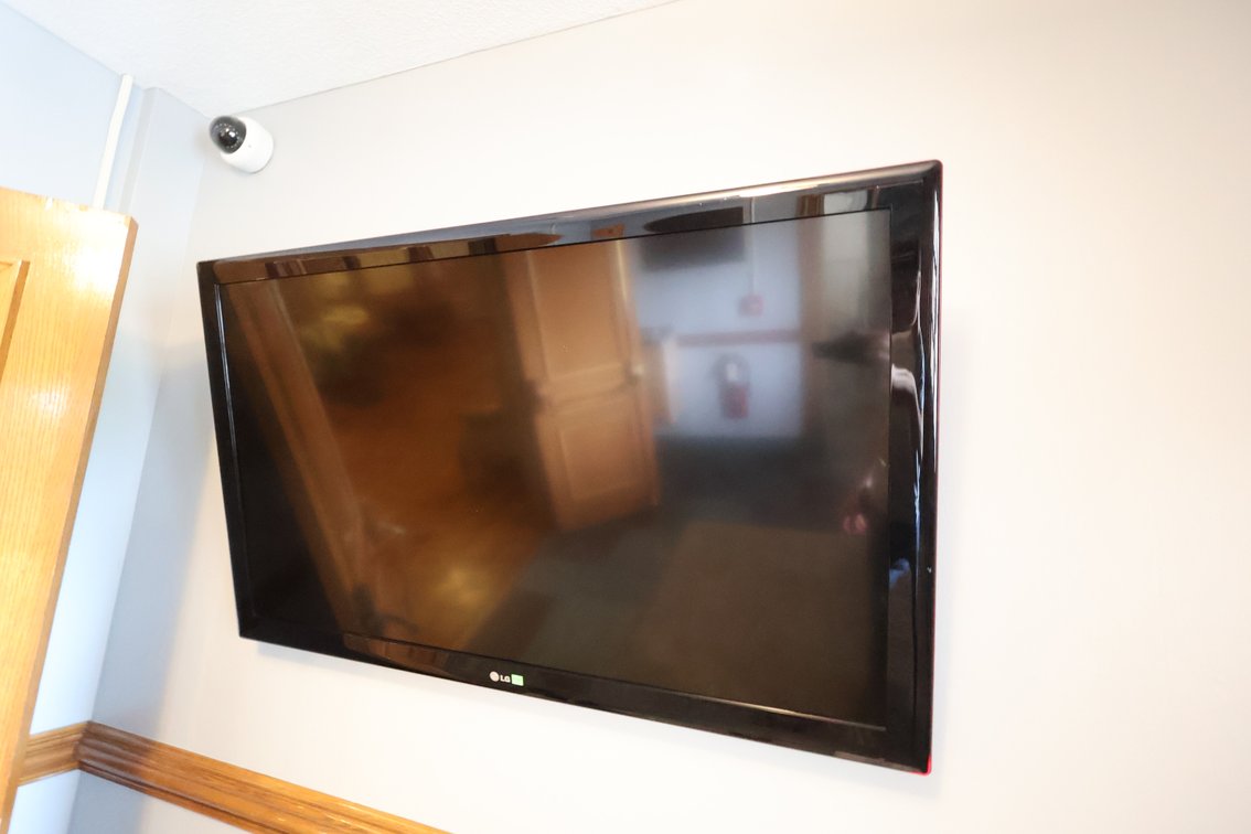 LG Tv With Wall Mount