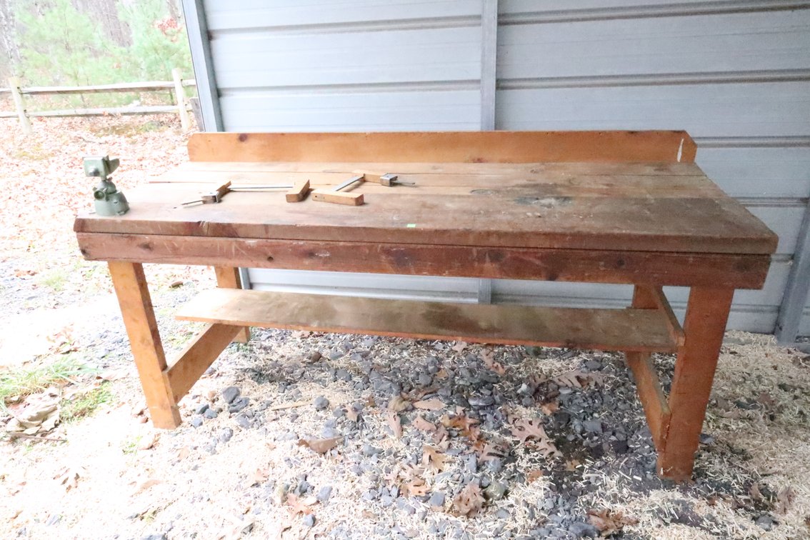 Workbench With Bench Vise