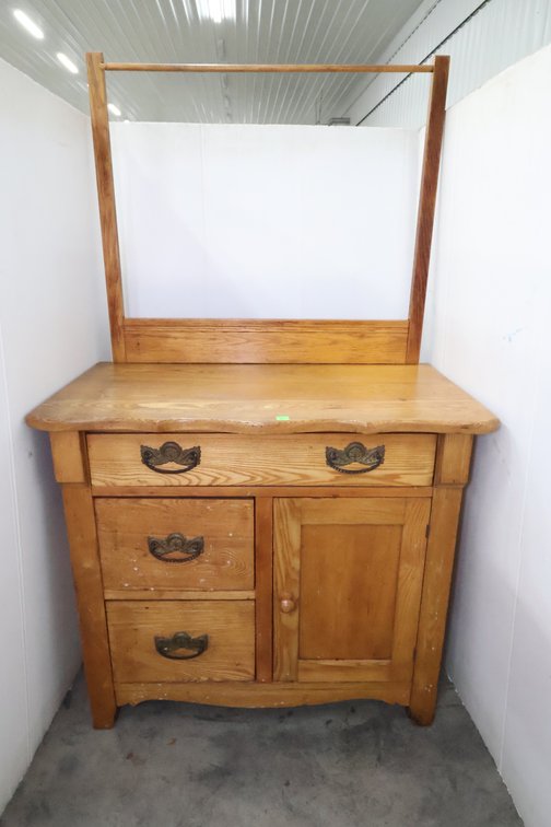 Oak Wash Stand With Towel Bar