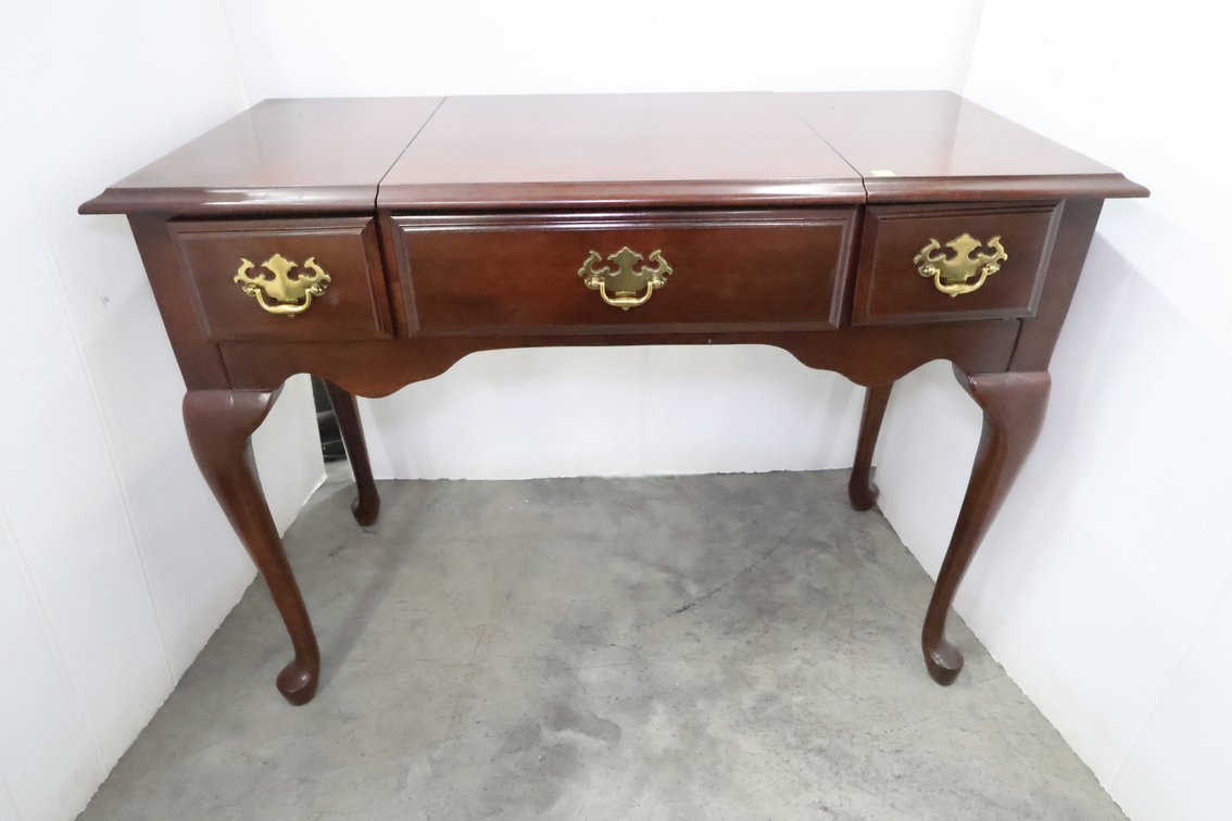 Vanity Desk With Folding Mirror