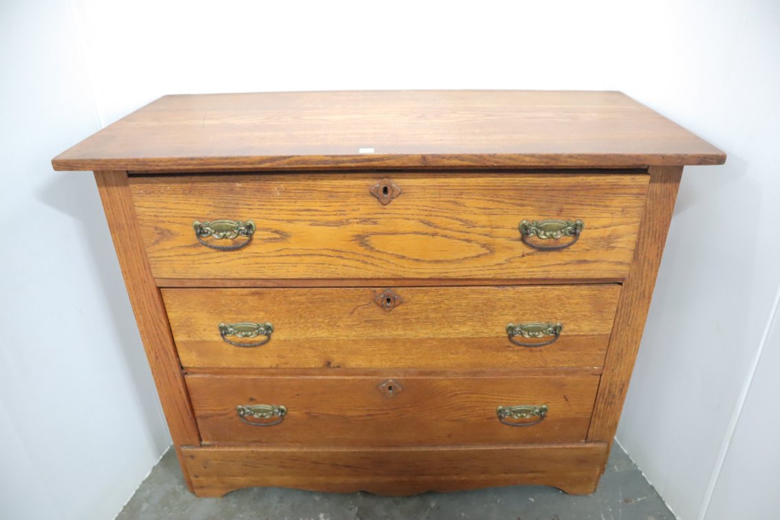 Oak Chest of Drawers