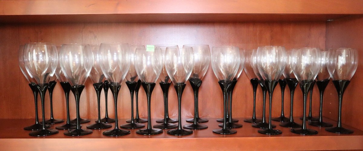 Amaryllis Black Stemware